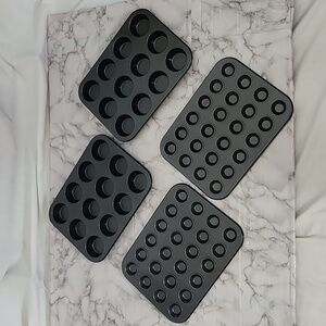 NWOT Set of Four non stick Cupcake/Dessert Pans